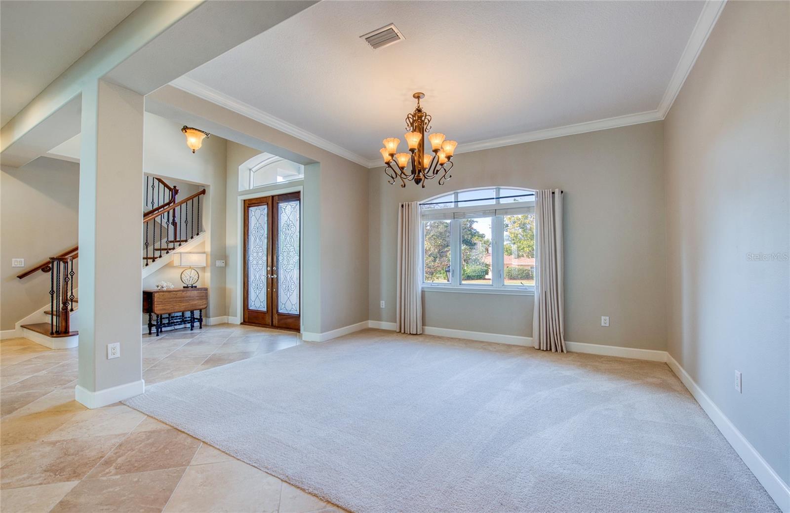 Listing photo id 13 for 5918 Bahama Shores Drive S