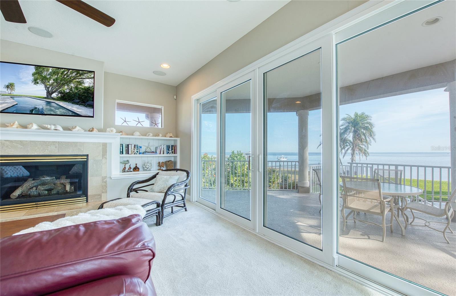 Listing photo id 22 for 5918 Bahama Shores Drive S