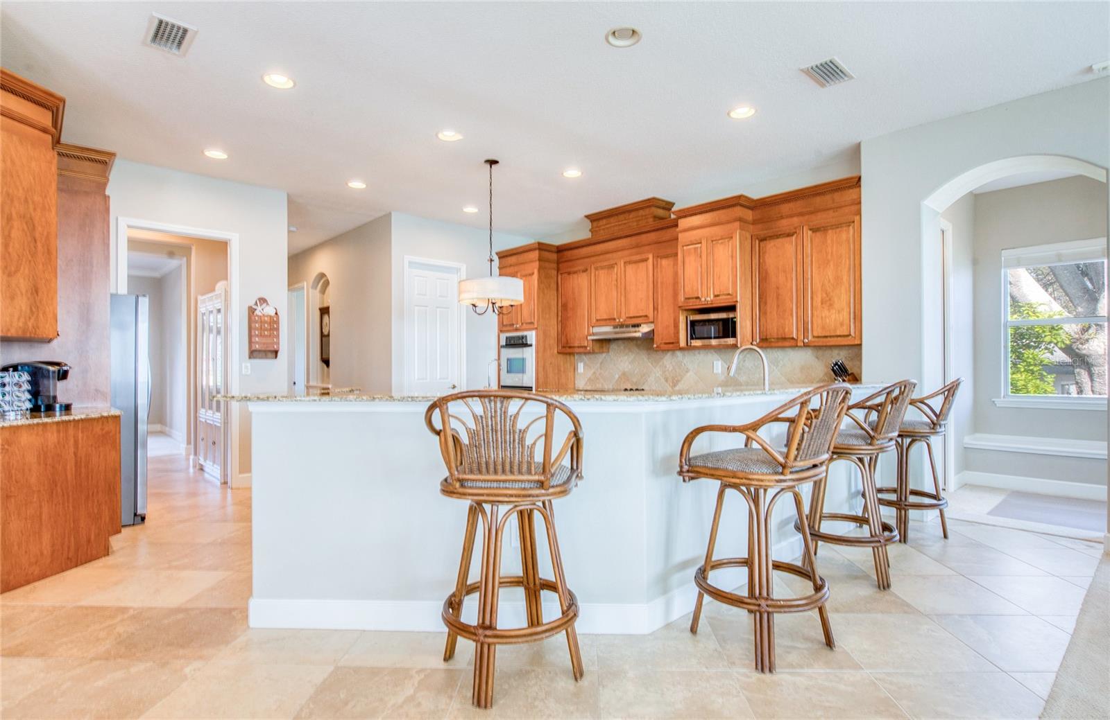 Listing photo id 25 for 5918 Bahama Shores Drive S