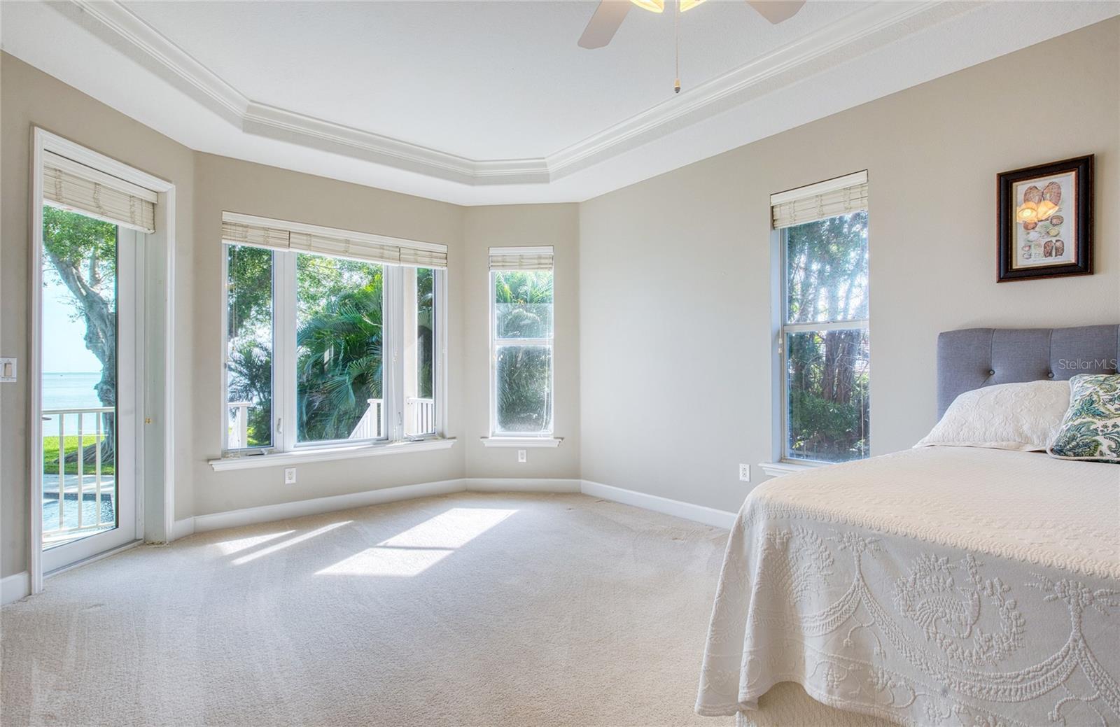 Listing photo id 27 for 5918 Bahama Shores Drive S