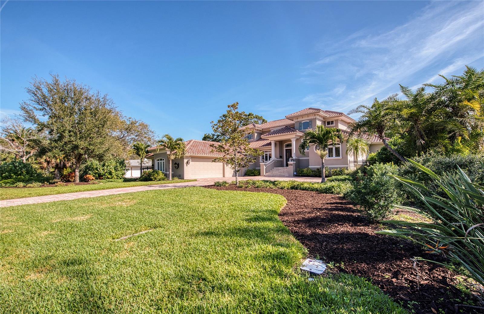 Listing photo id 1 for 5918 Bahama Shores Drive S