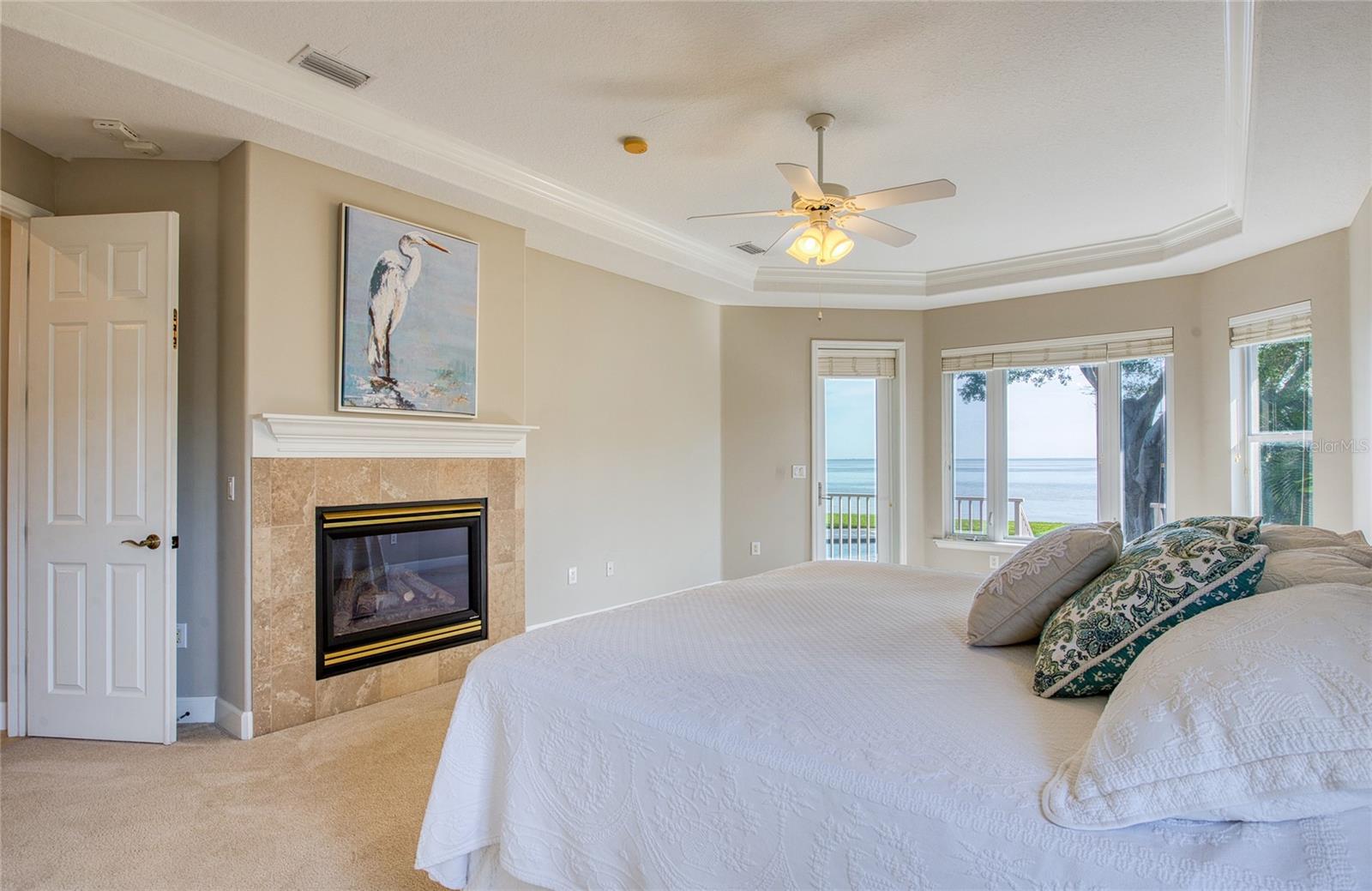 Listing photo id 30 for 5918 Bahama Shores Drive S