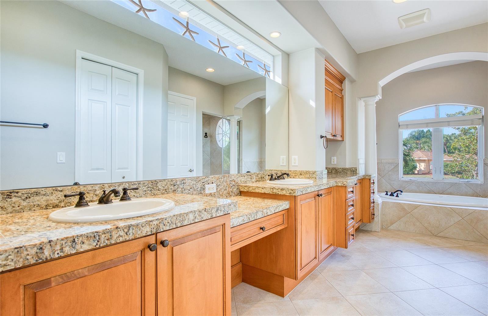 Listing photo id 32 for 5918 Bahama Shores Drive S