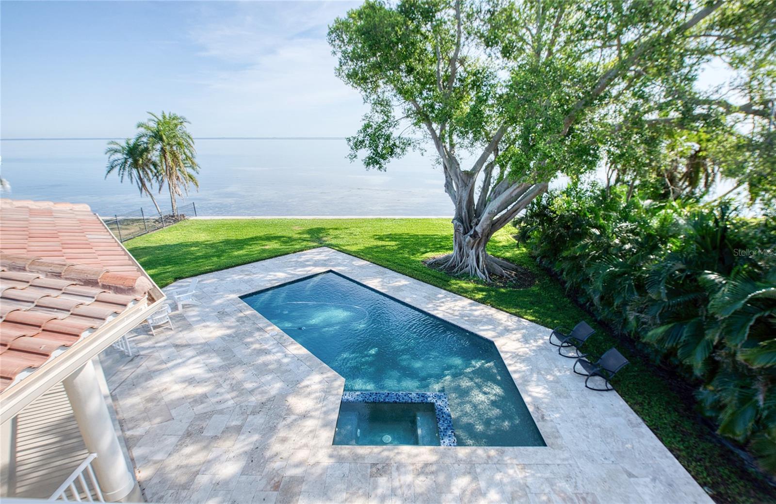 Listing photo id 38 for 5918 Bahama Shores Drive S
