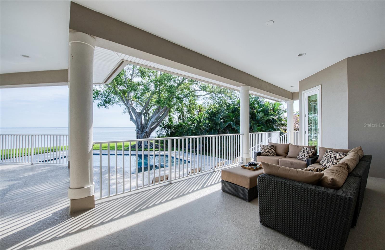 Listing photo id 40 for 5918 Bahama Shores Drive S