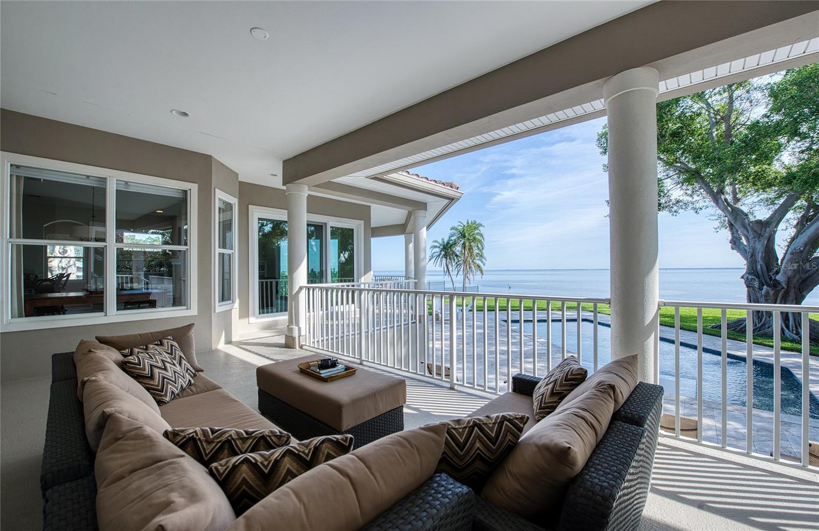 Listing photo id 41 for 5918 Bahama Shores Drive S