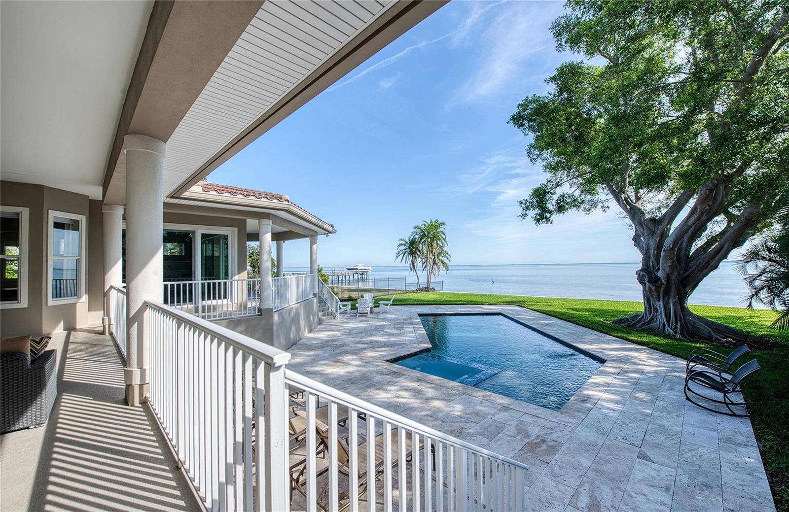 Listing photo id 42 for 5918 Bahama Shores Drive S