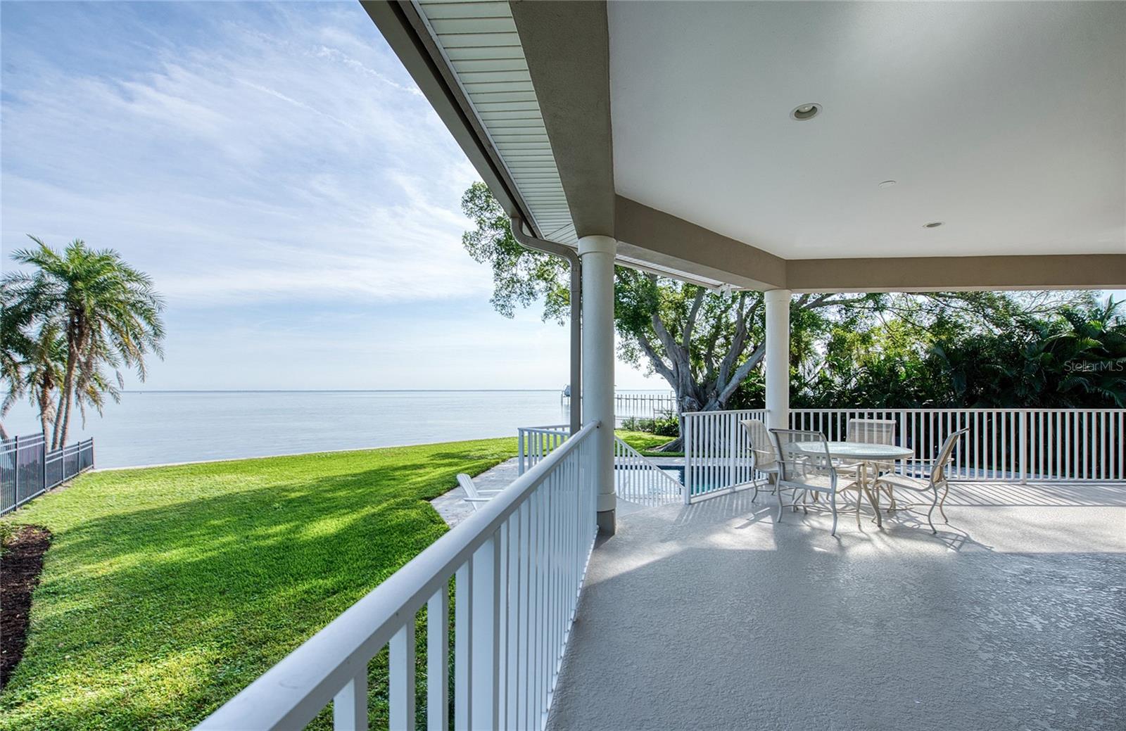 Listing photo id 45 for 5918 Bahama Shores Drive S