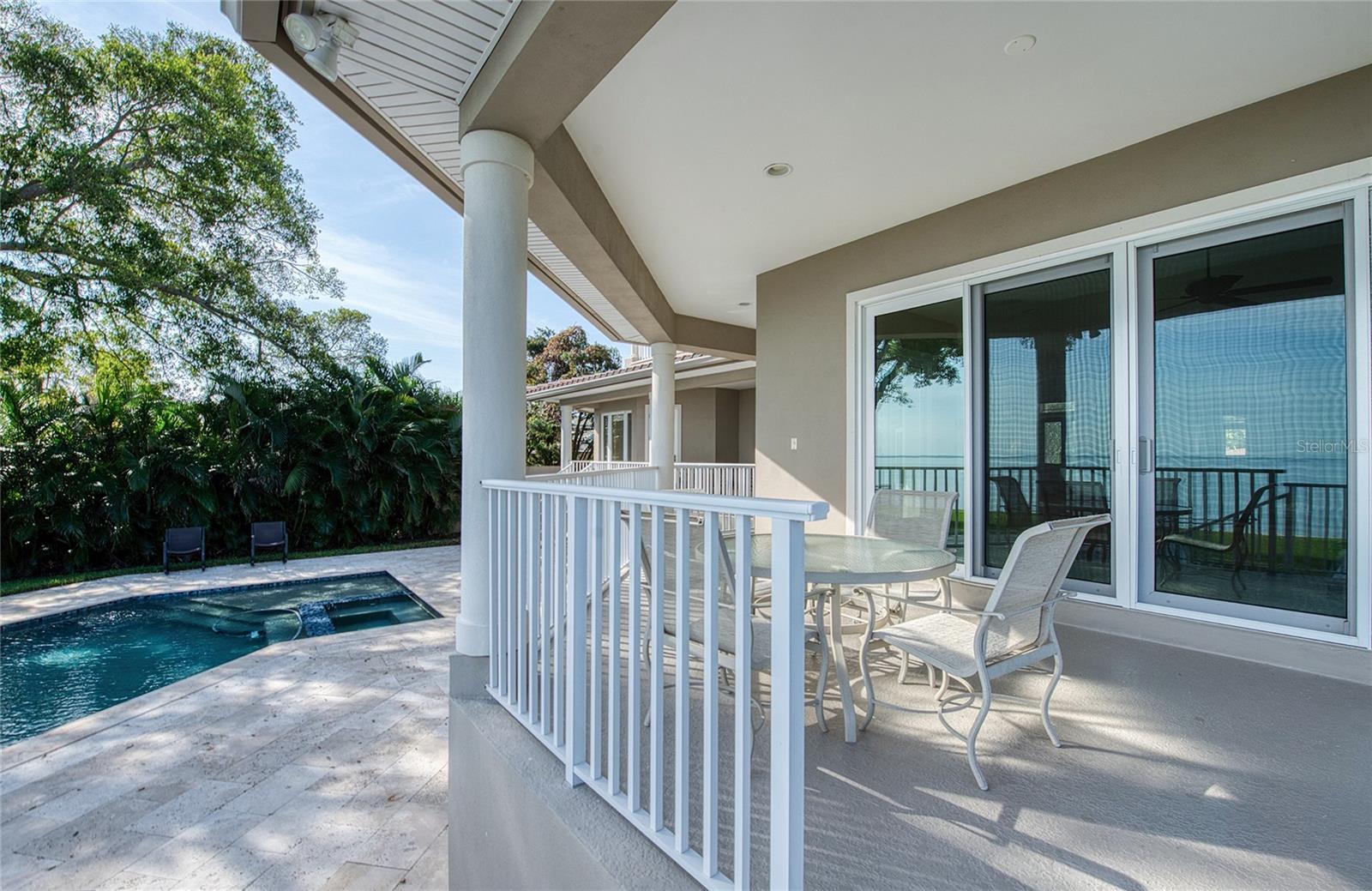 Listing photo id 46 for 5918 Bahama Shores Drive S
