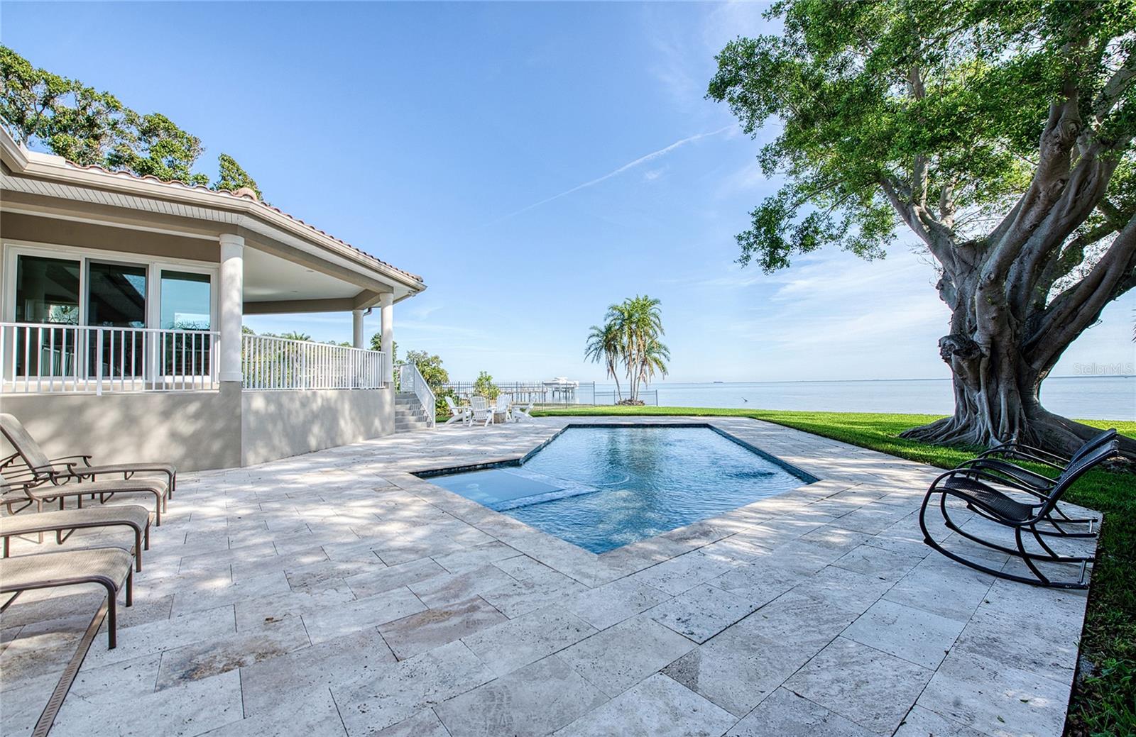 Listing photo id 47 for 5918 Bahama Shores Drive S