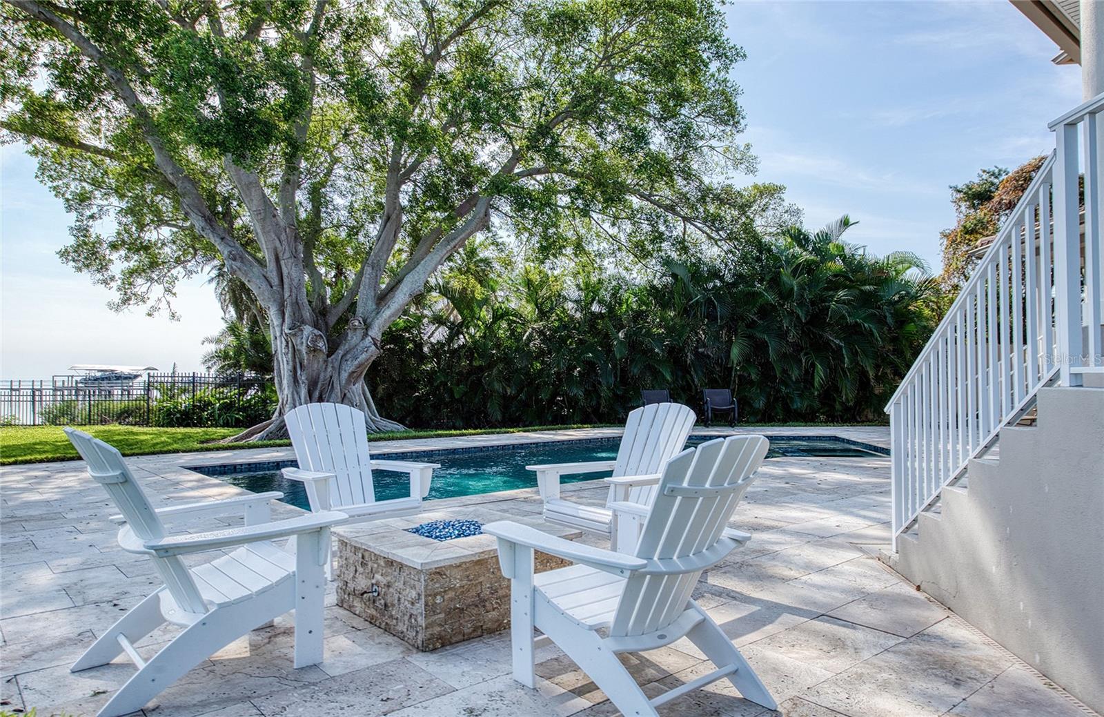 Listing photo id 49 for 5918 Bahama Shores Drive S