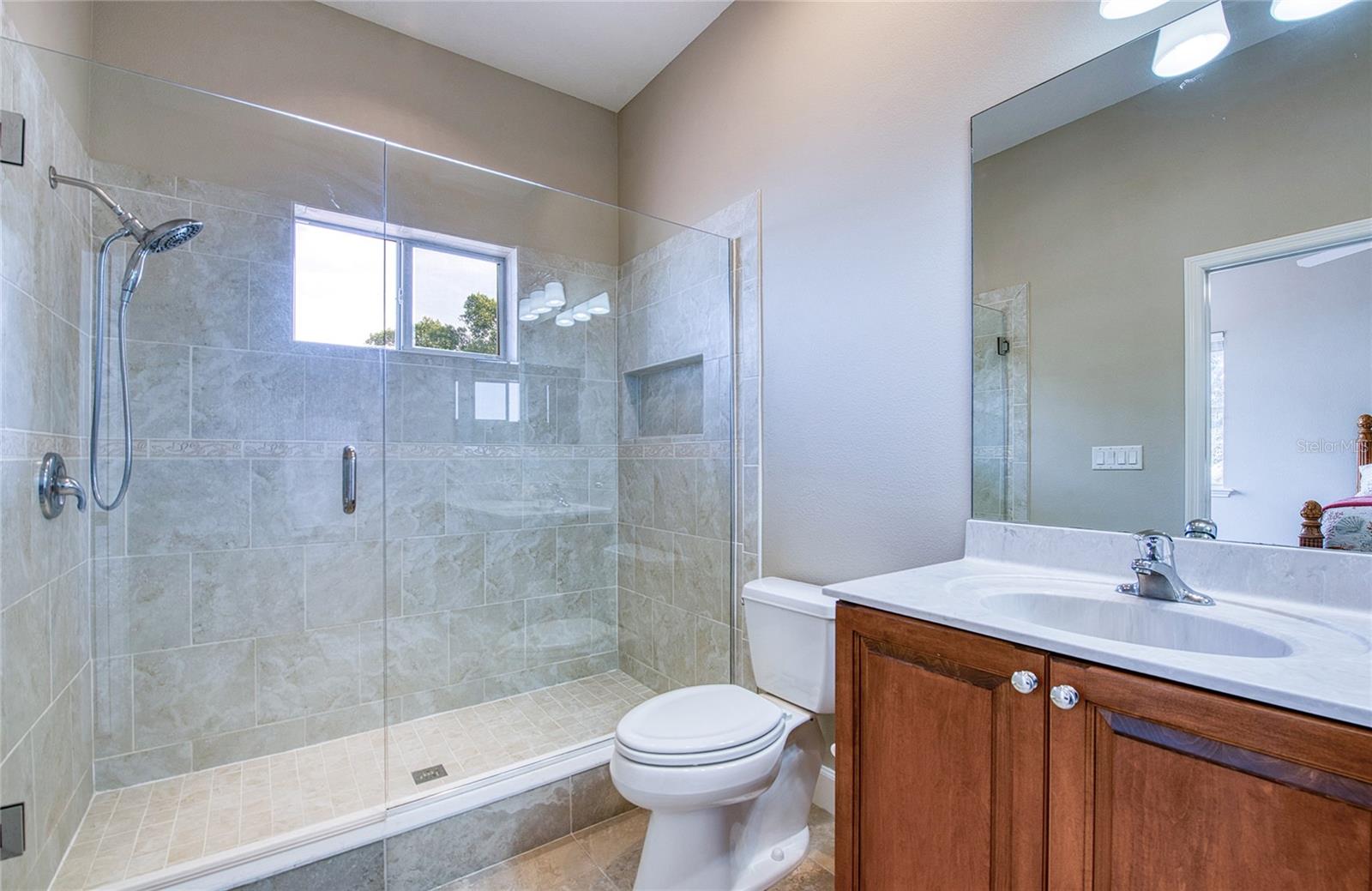 Listing photo id 59 for 5918 Bahama Shores Drive S