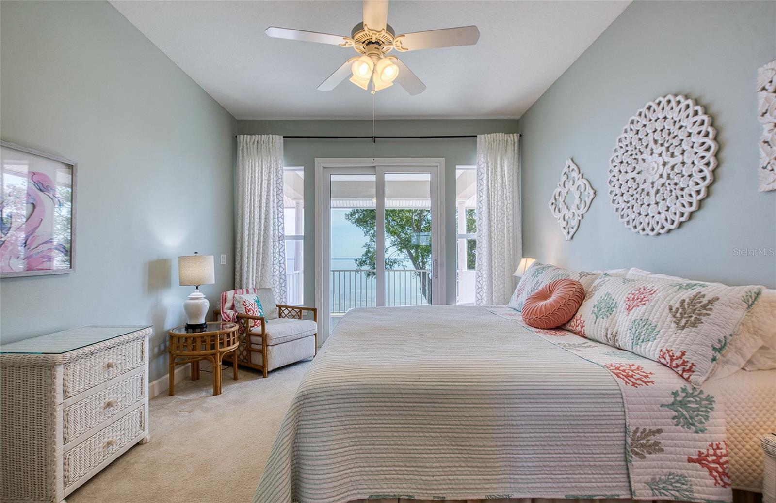 Listing photo id 65 for 5918 Bahama Shores Drive S