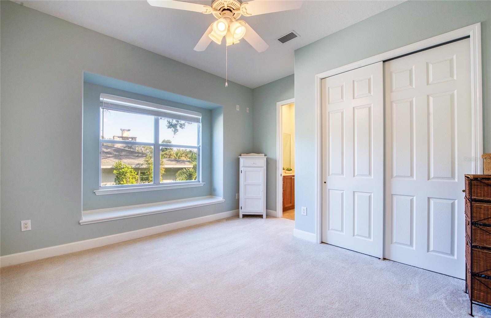 Listing photo id 67 for 5918 Bahama Shores Drive S