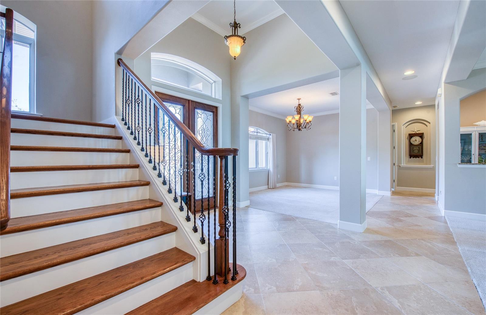 Listing photo id 5 for 5918 Bahama Shores Drive S