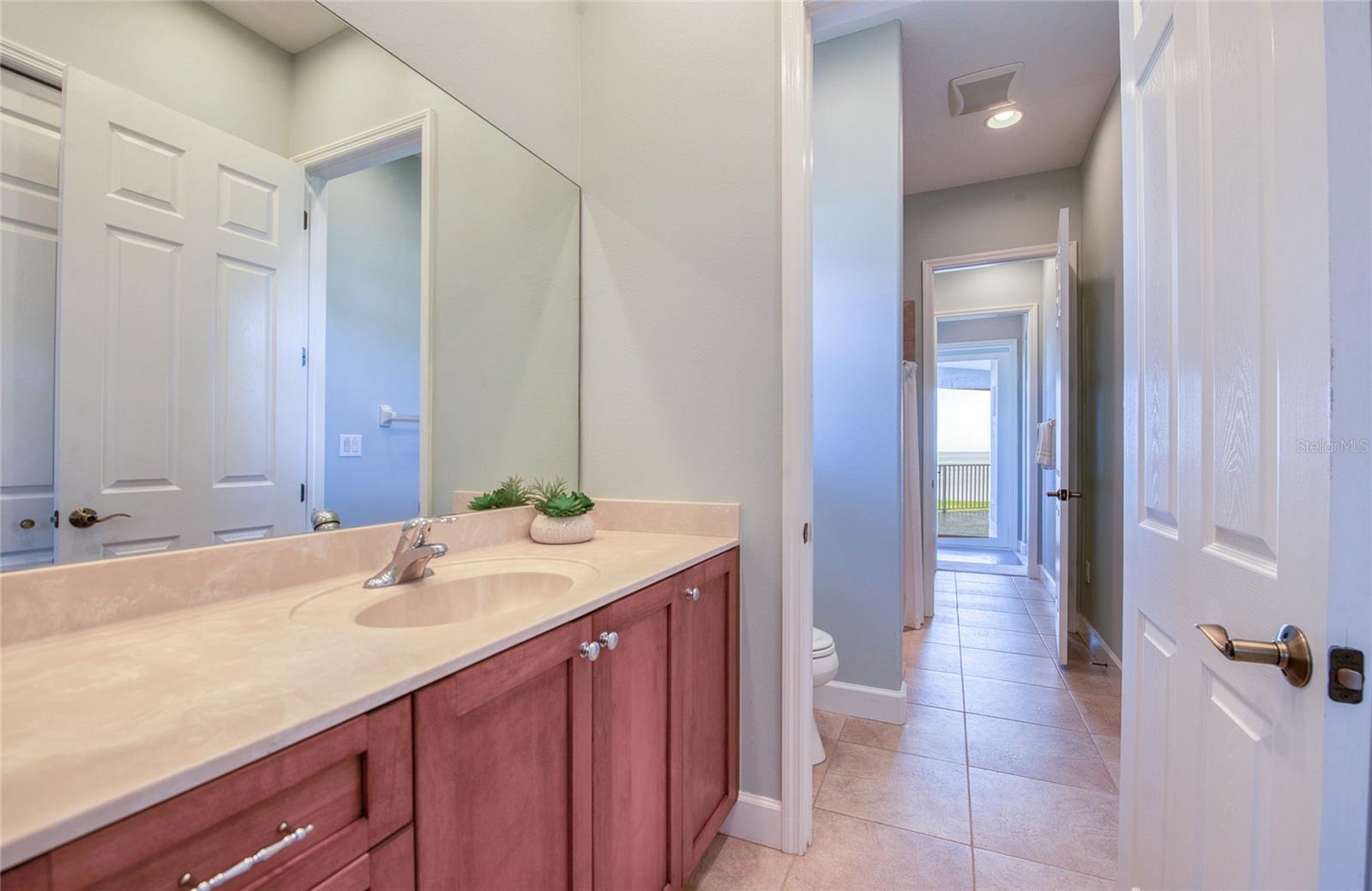 Listing photo id 68 for 5918 Bahama Shores Drive S
