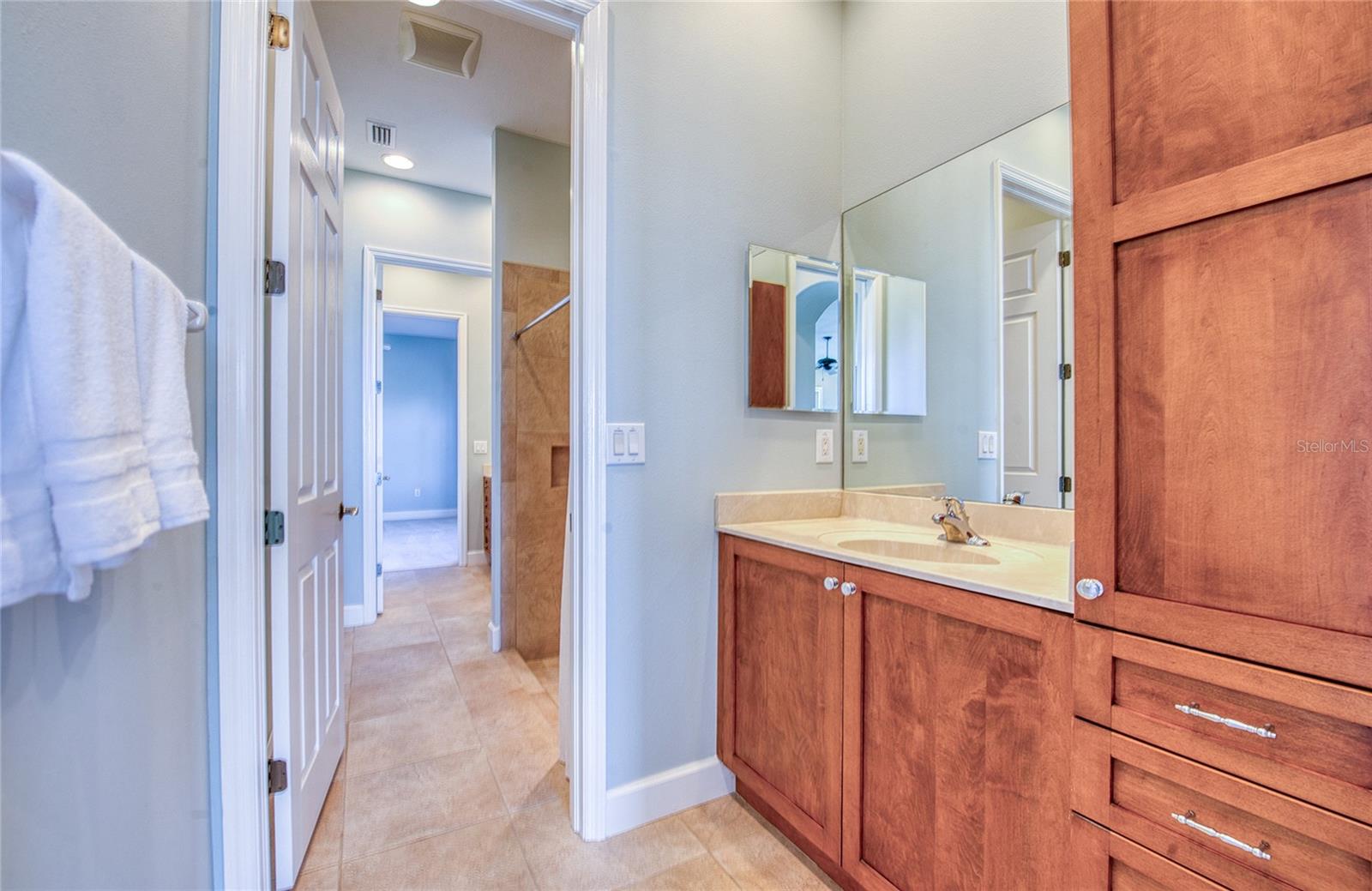 Listing photo id 70 for 5918 Bahama Shores Drive S