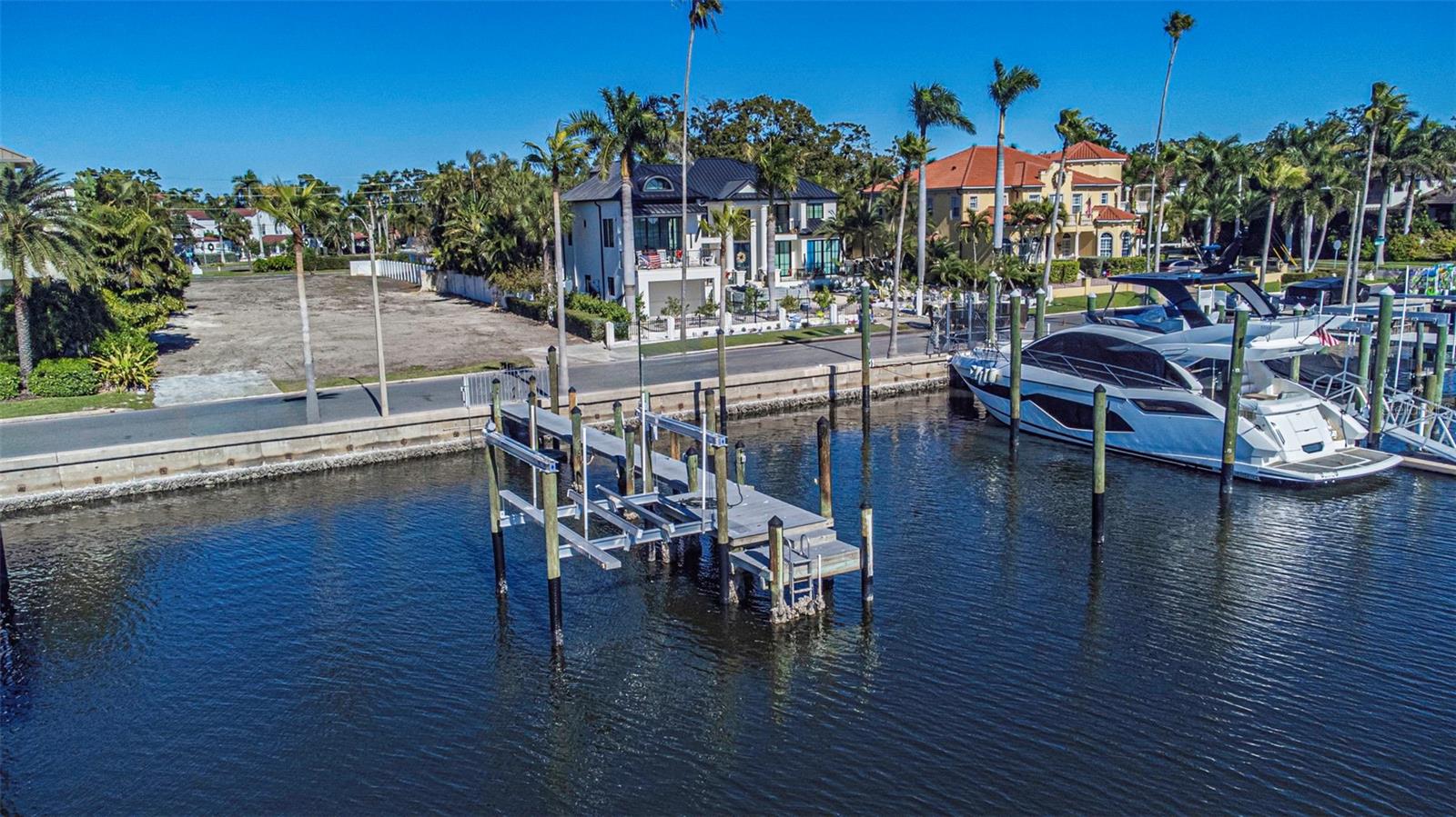 Image 23 of 53 For 140 Brightwaters Boulevard Ne