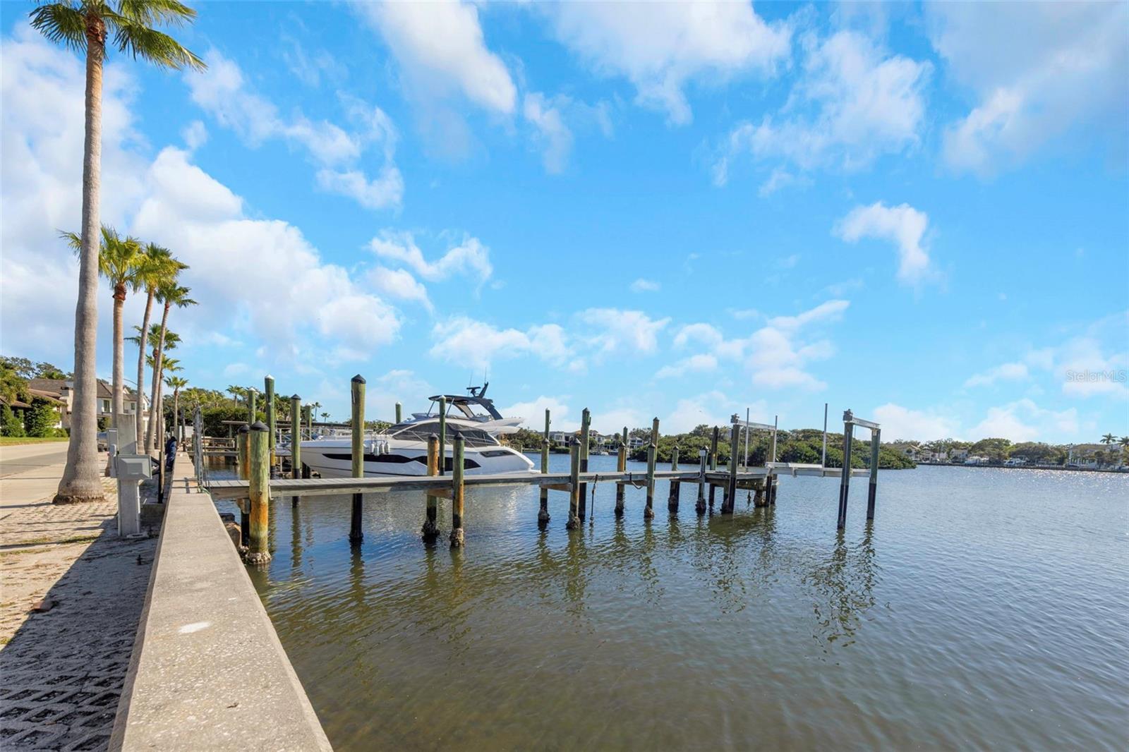 Image 42 of 53 For 140 Brightwaters Boulevard Ne