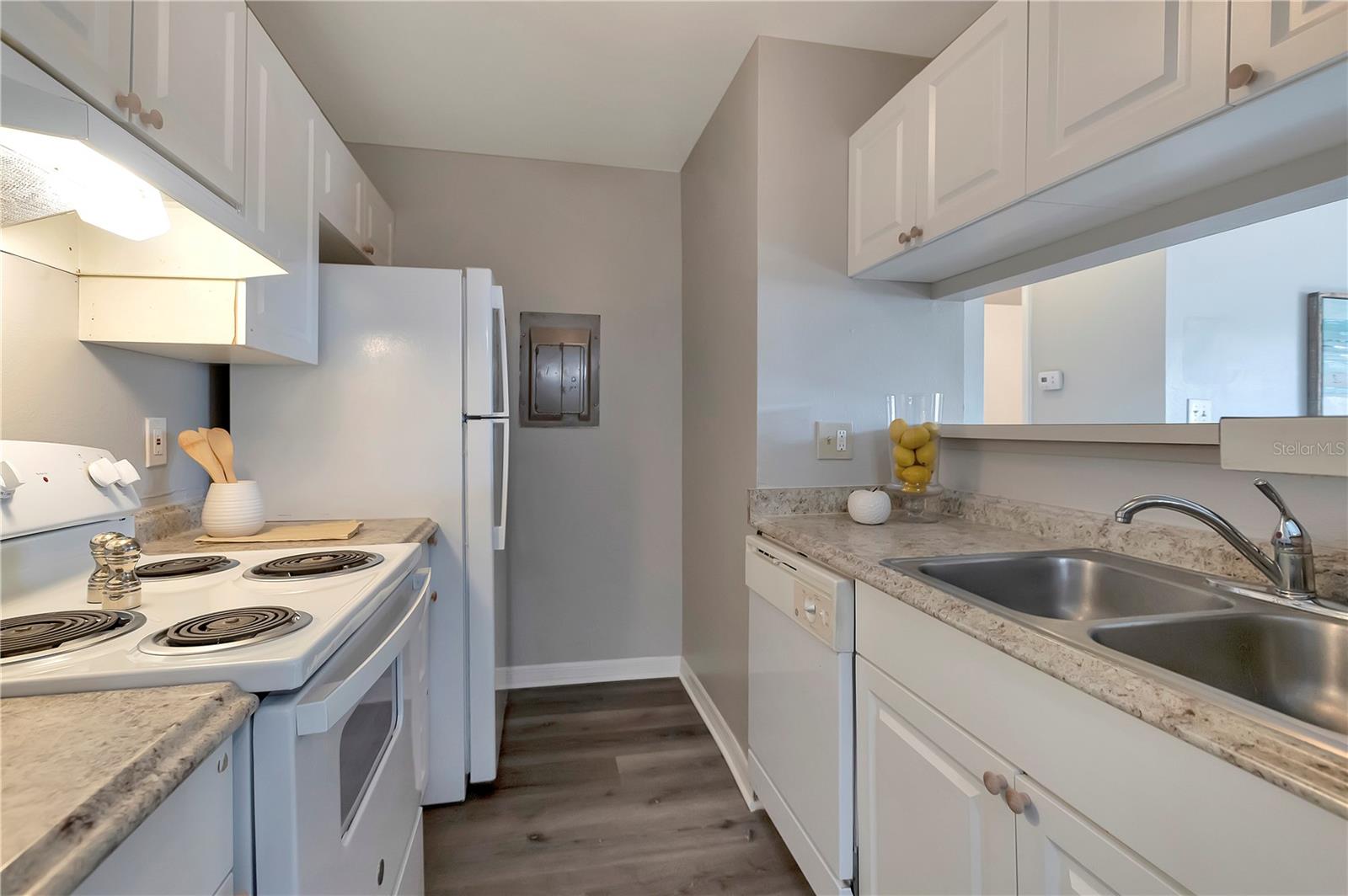 Image 12 of 28 For 1400 Gandy Boulevard N 502