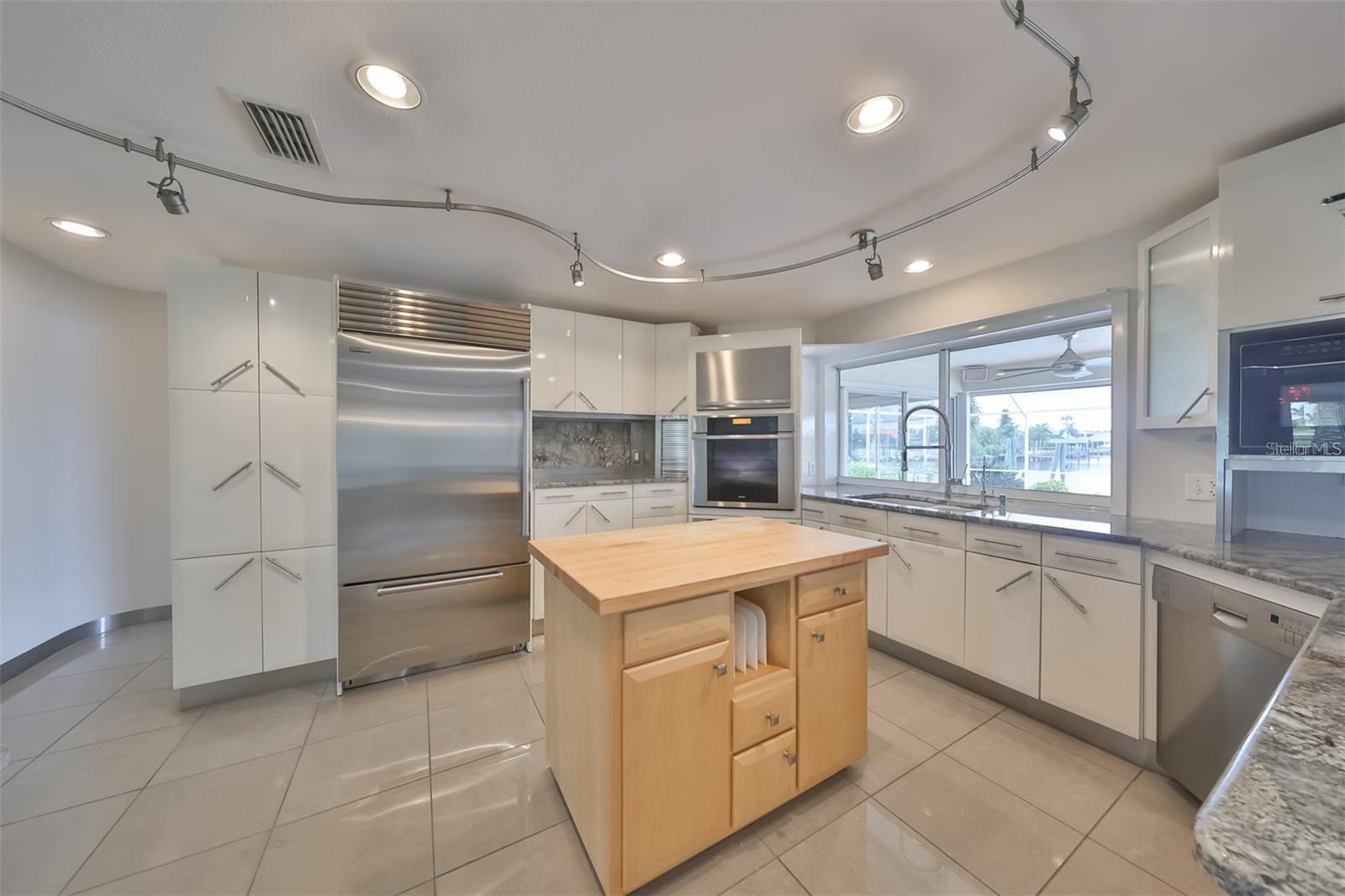 Image 12 of 42 For 6429 Lake Sunrise Drive