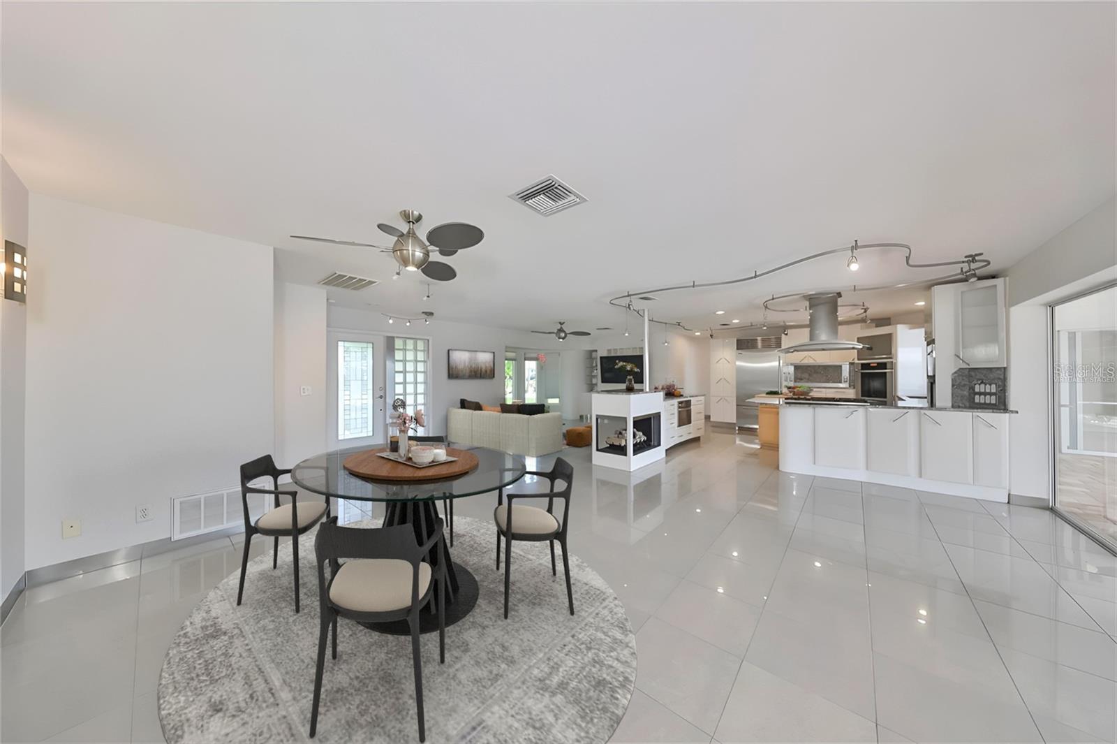 Image 8 of 42 For 6429 Lake Sunrise Drive