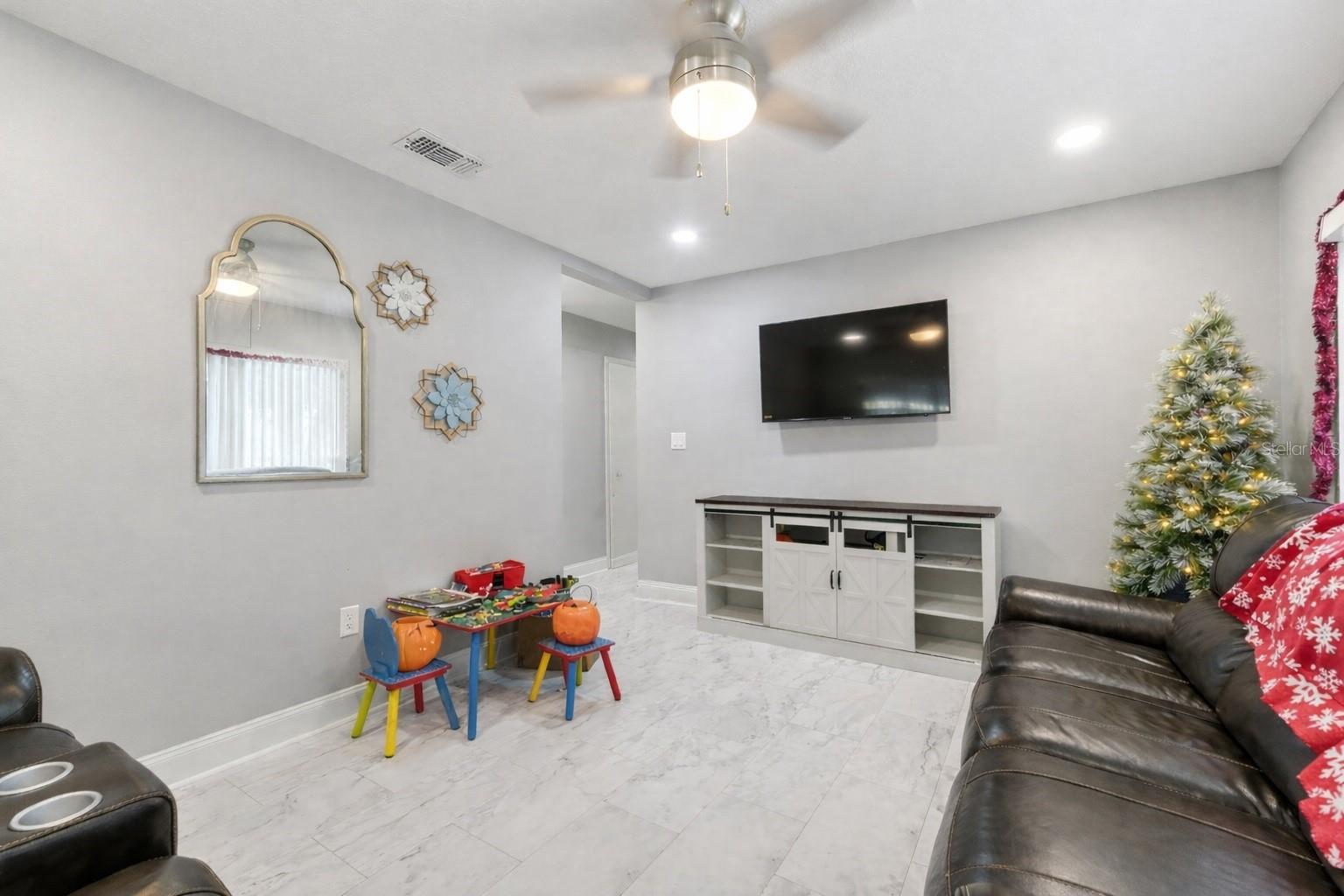 Image 11 of 28 For 518 Lake Wales Road N