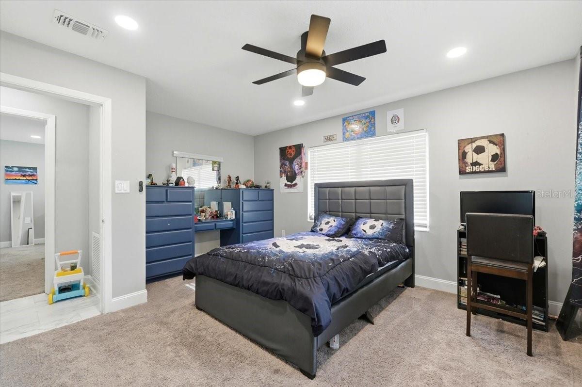 Image 13 of 28 For 518 Lake Wales Road N