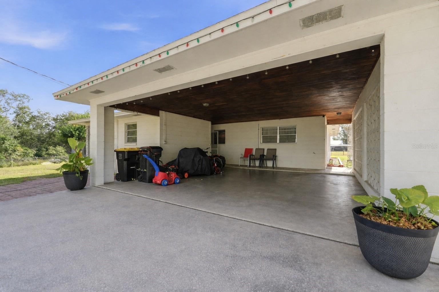 Image 6 of 28 For 518 Lake Wales Road N