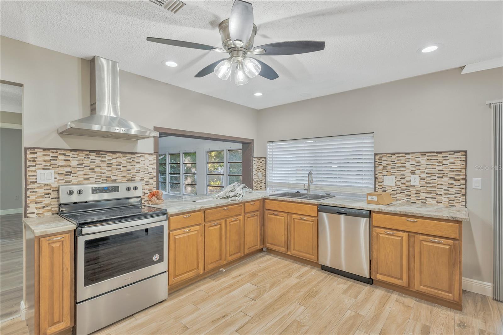 Image 15 of 27 For 13005 Willoughby Lane