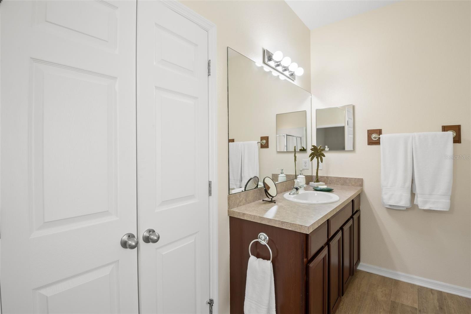 Image 21 of 42 For 2003 Barracuda Court