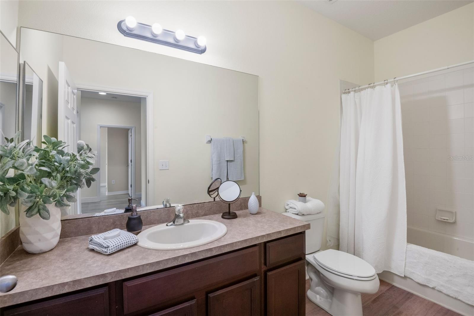 Image 25 of 42 For 2003 Barracuda Court