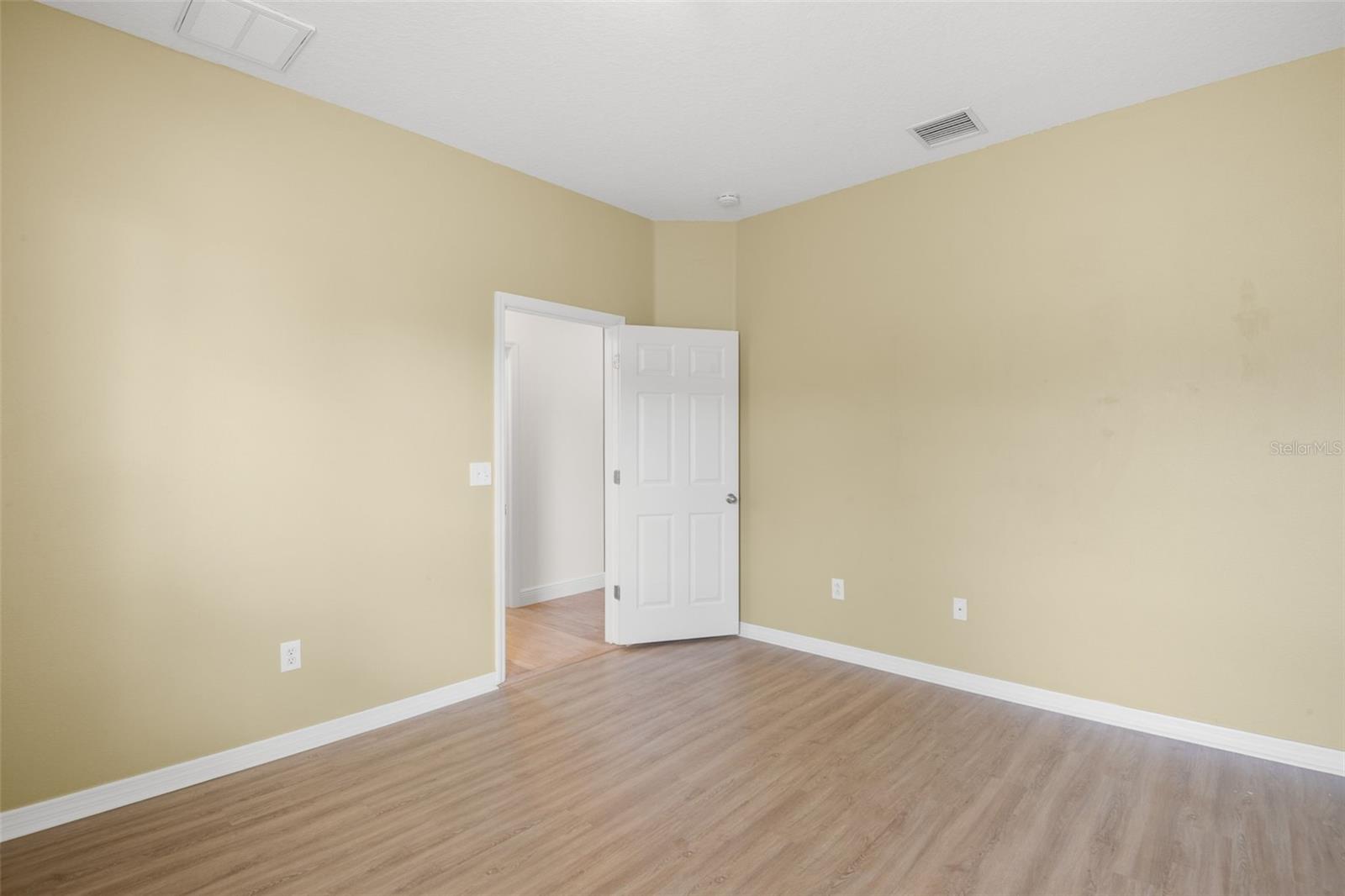 Image 28 of 42 For 2003 Barracuda Court