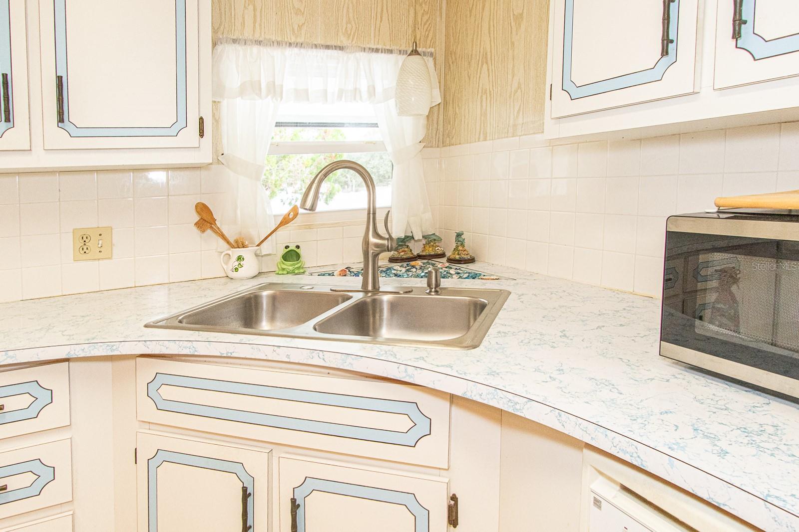 Image 20 of 51 For 291 Lake Tarpon Drive