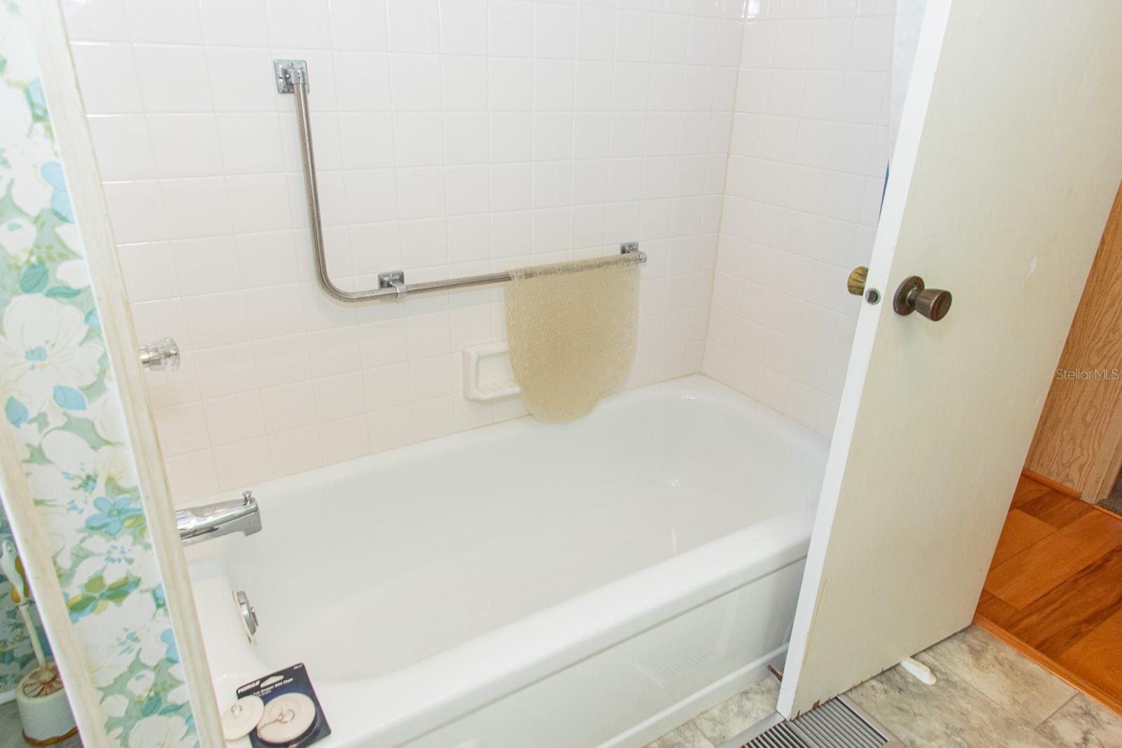 Image 34 of 51 For 291 Lake Tarpon Drive