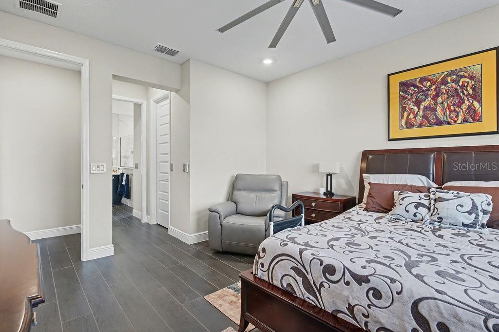 Image 22 of 43 For 9963 82nd Street Road