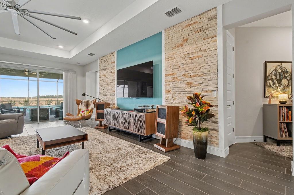 Image 5 of 43 For 9963 82nd Street Road