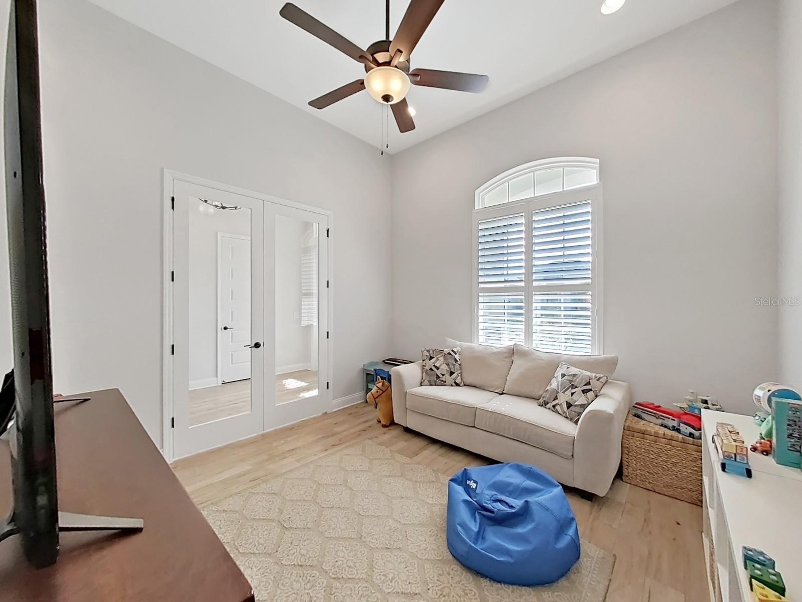 Image 18 of 56 For 6998 Bentridge Drive