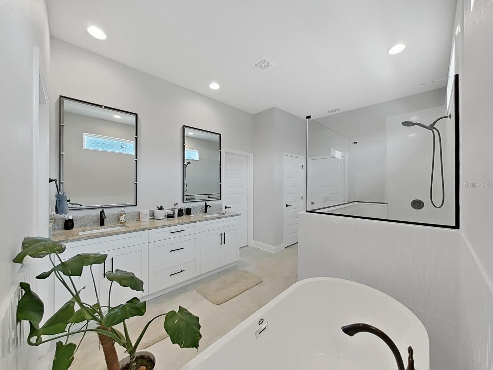 Image 25 of 56 For 6998 Bentridge Drive