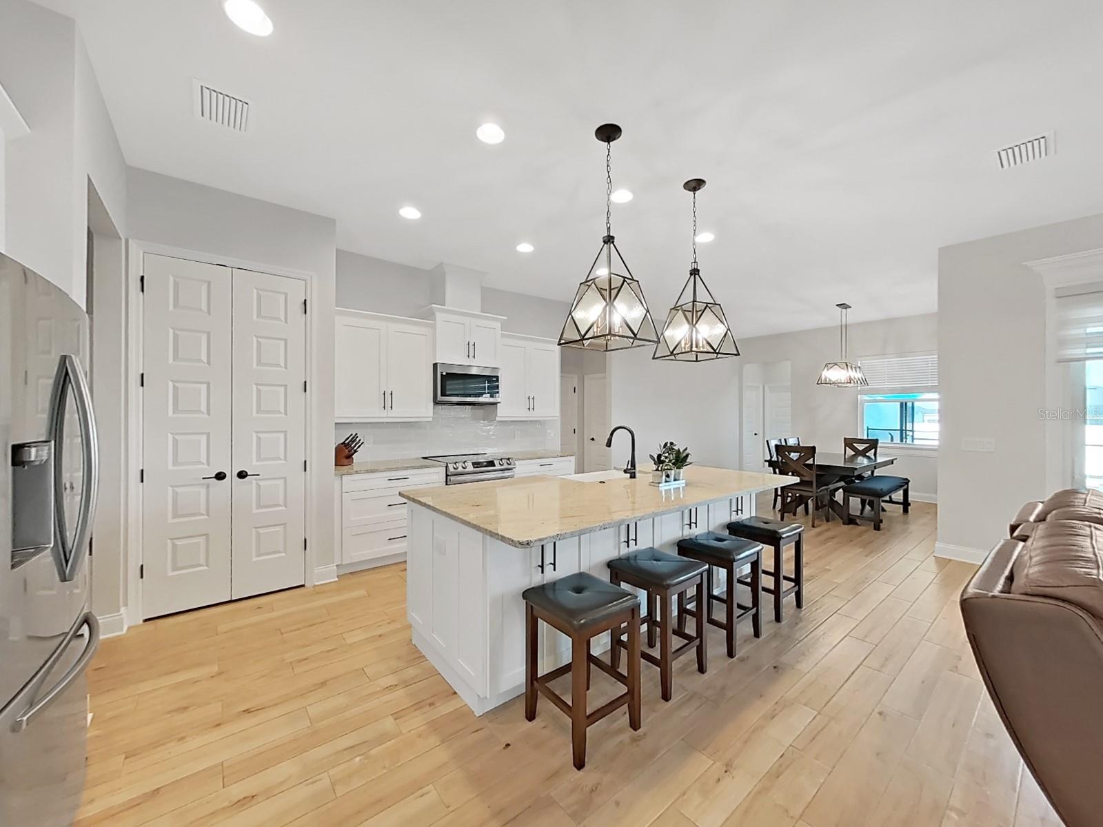 Image 33 of 56 For 6998 Bentridge Drive