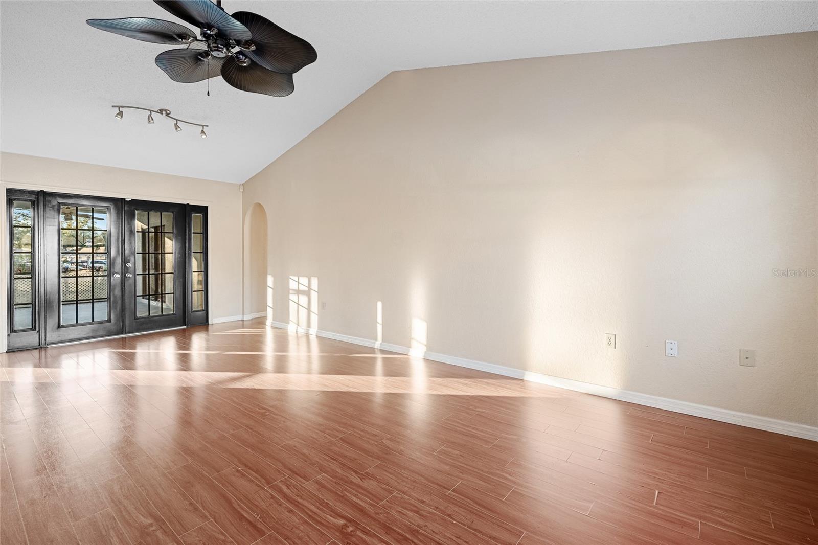 Image 10 of 29 For 18847 Parade Road