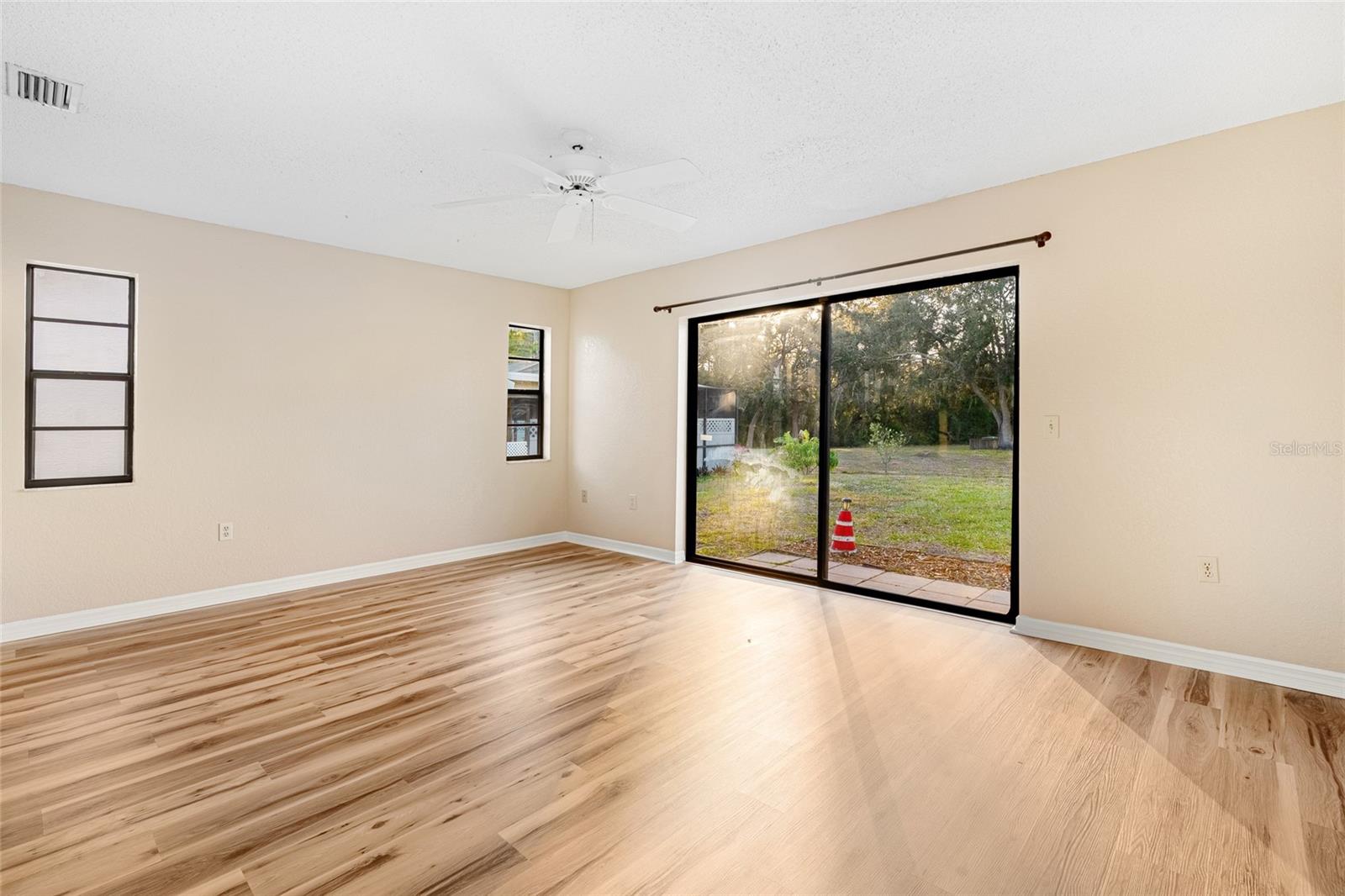 Image 17 of 29 For 18847 Parade Road