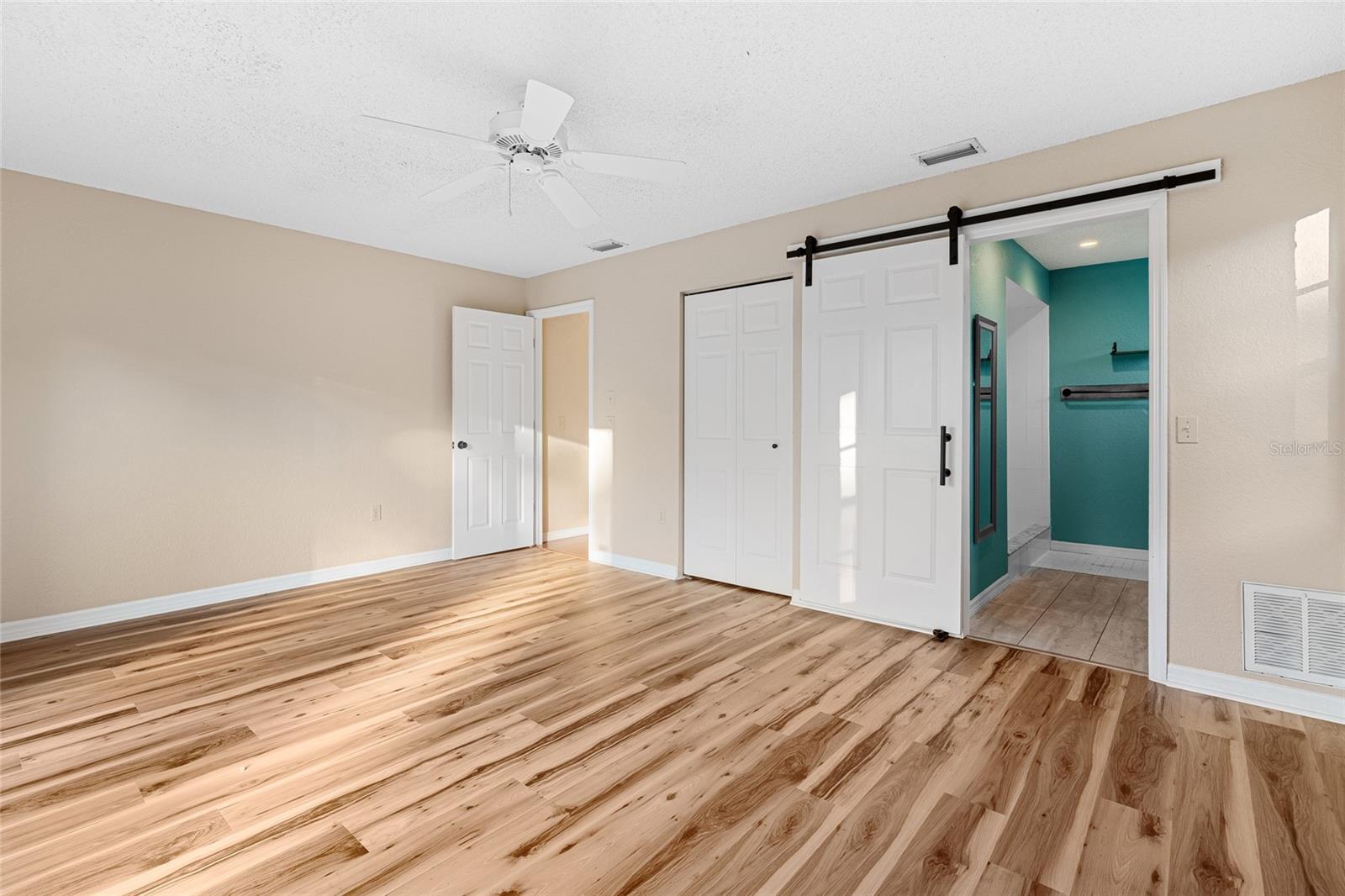 Image 18 of 29 For 18847 Parade Road