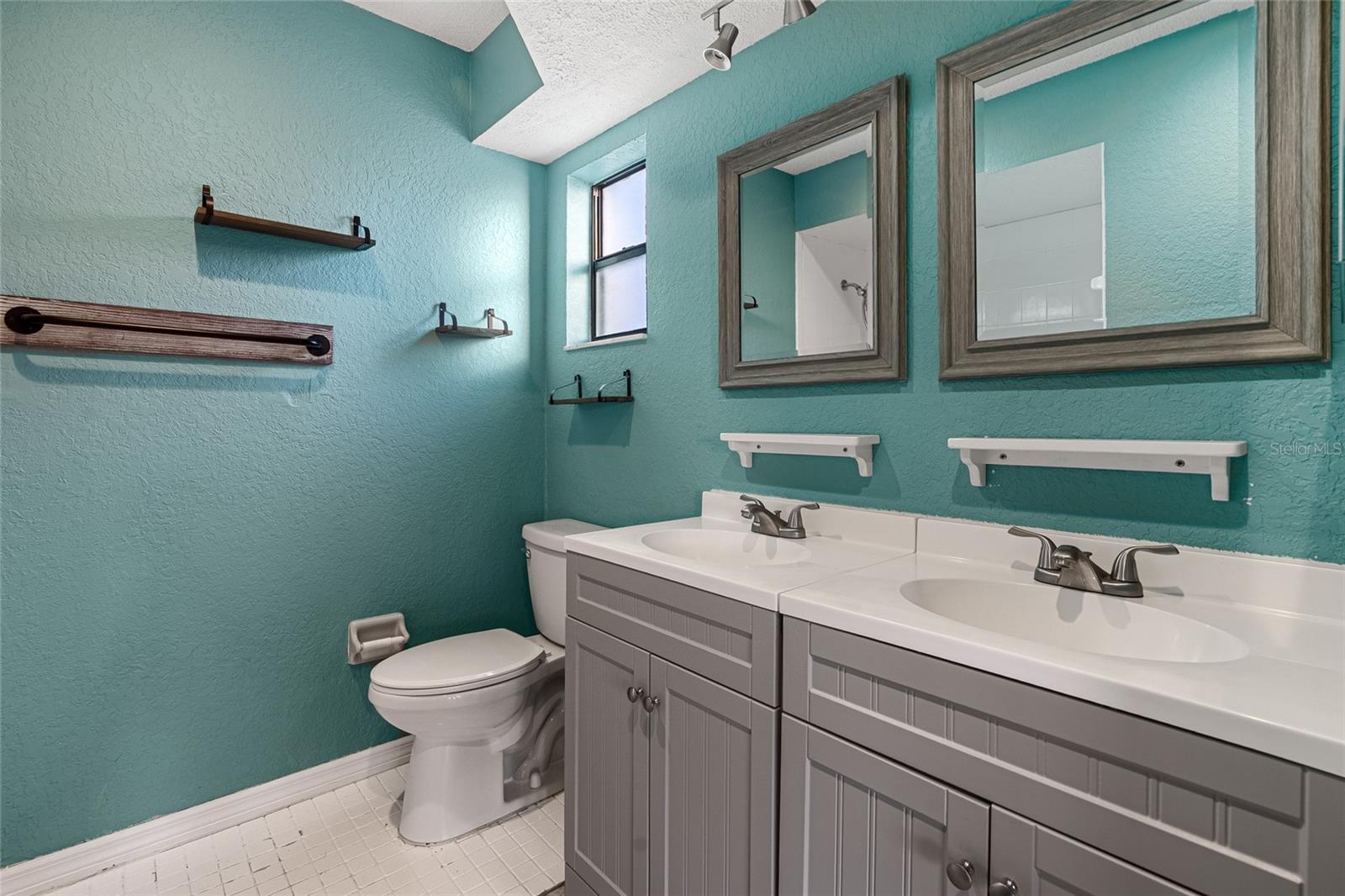 Image 19 of 29 For 18847 Parade Road