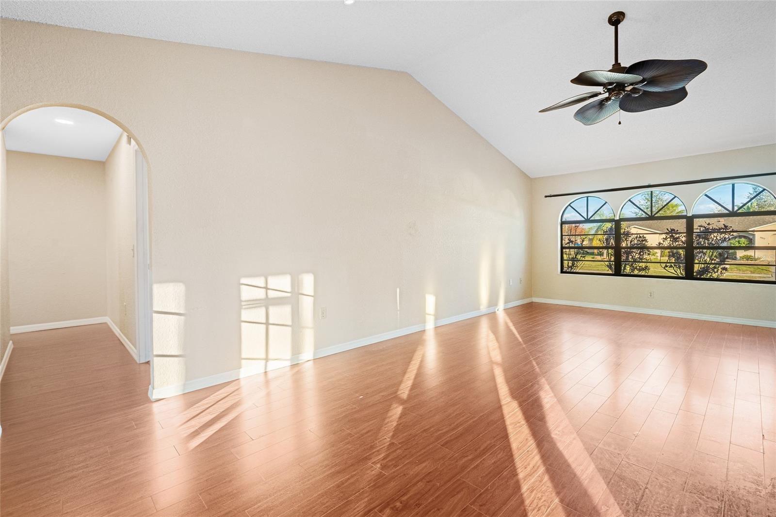 Image 7 of 29 For 18847 Parade Road