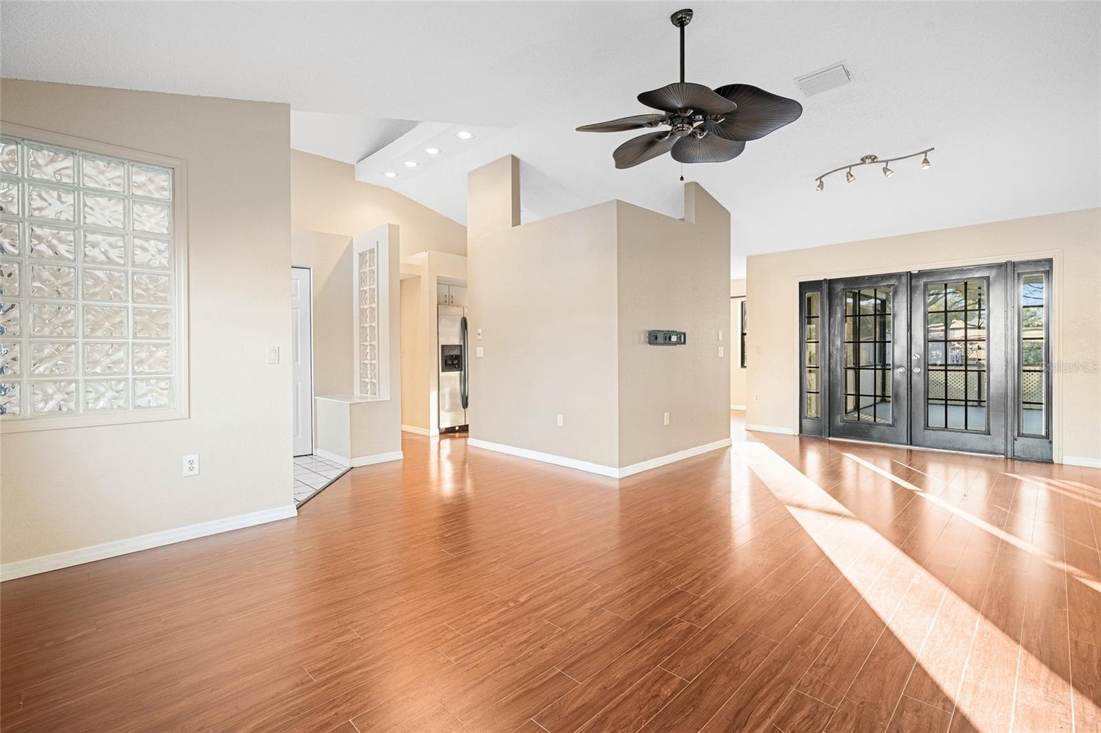 Image 9 of 29 For 18847 Parade Road