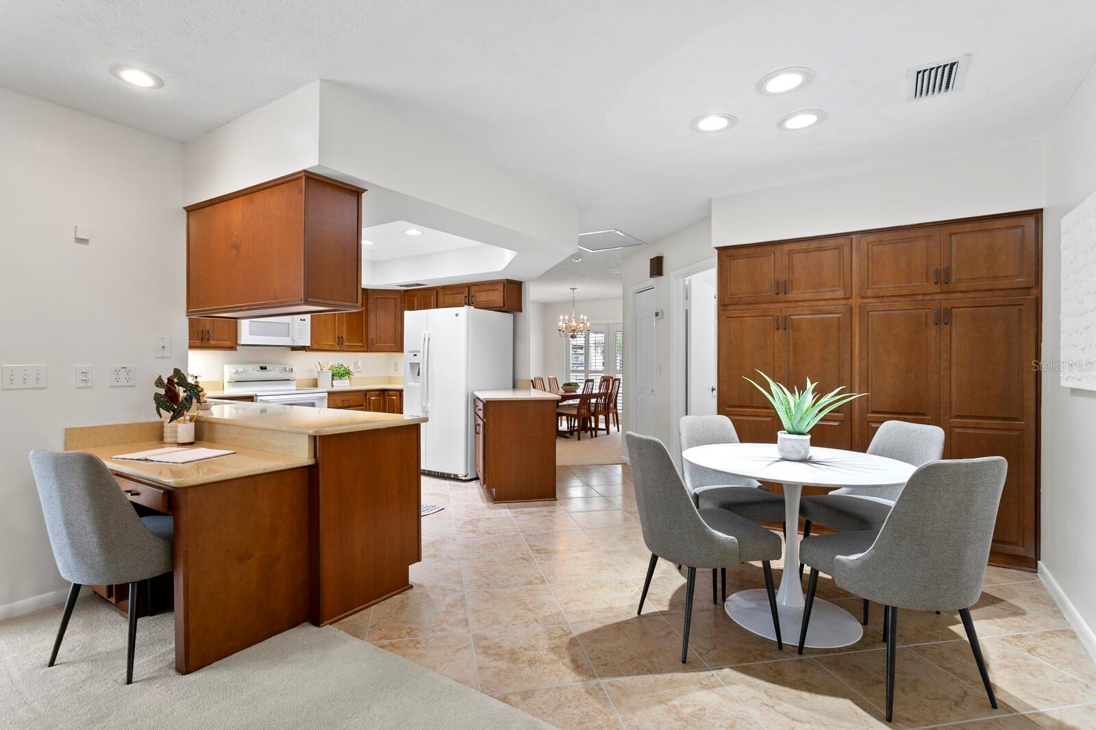 Image 16 of 50 For 713 Rob Roy Place