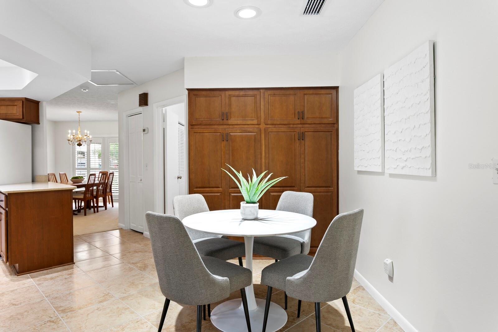 Image 18 of 50 For 713 Rob Roy Place