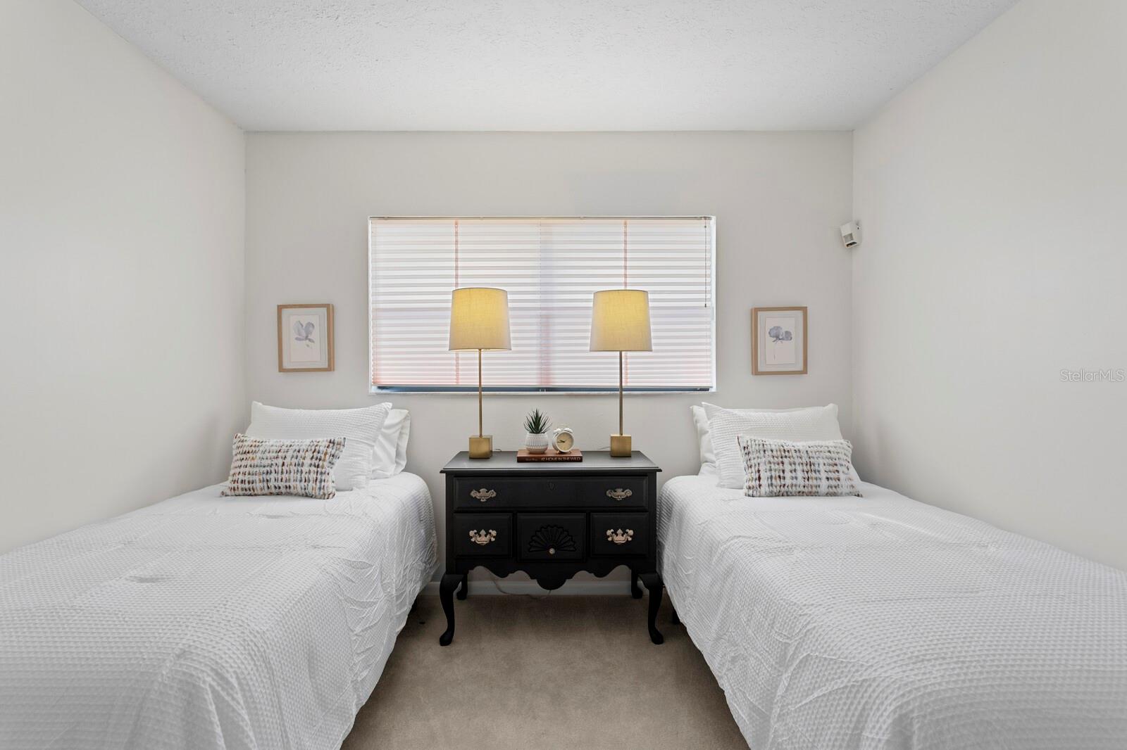 Image 32 of 50 For 713 Rob Roy Place