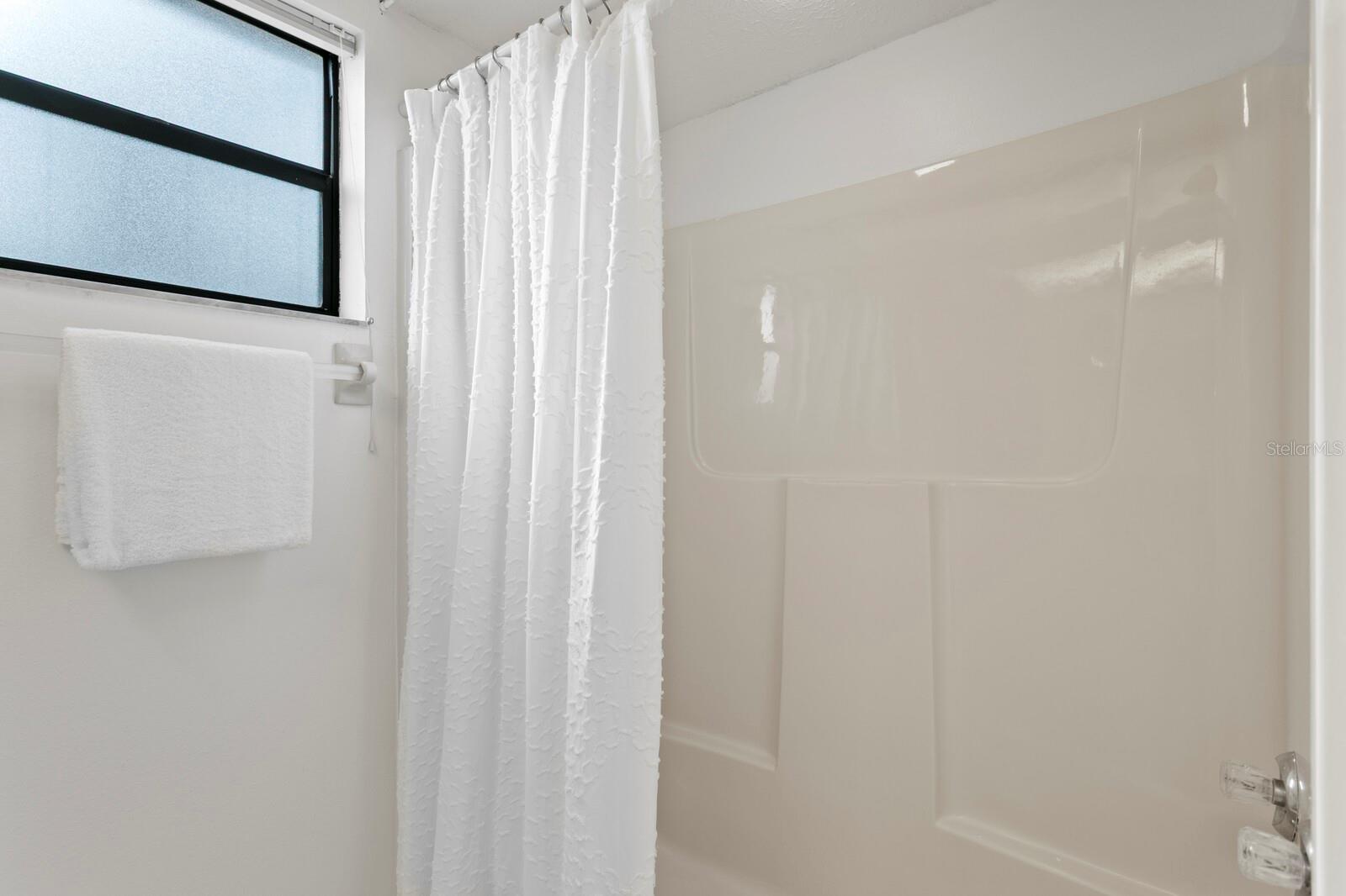 Image 34 of 50 For 713 Rob Roy Place